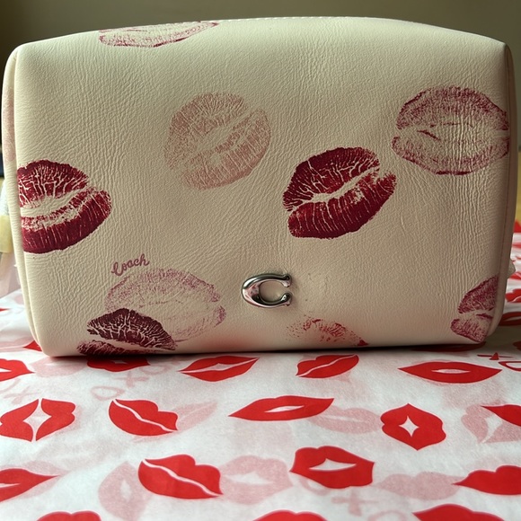 💋❤️💋 COACH COSMETIC POUCH WITH LIP PRINT 💋❤️💋 NWT 💋❤️💋 - Picture 3 of 16